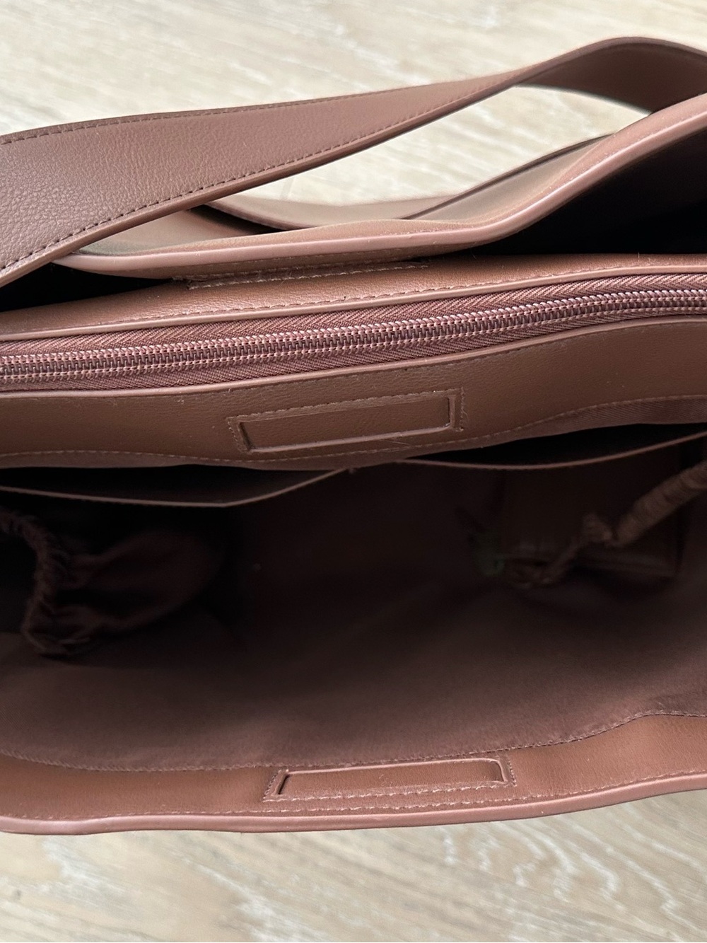 BEIS Essentials Tote - Picture 6 of 7